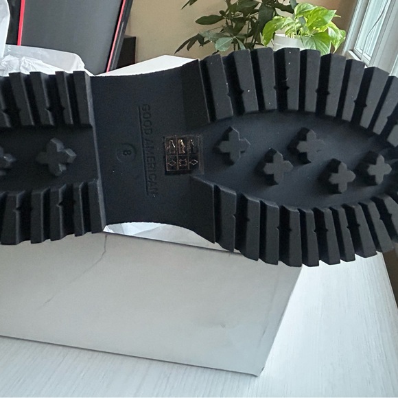 Good American Black Chunky Ankle Booties - Picture 8 of 9